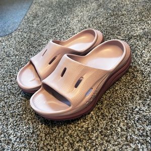 Brand New Women’s HOKA Slides!